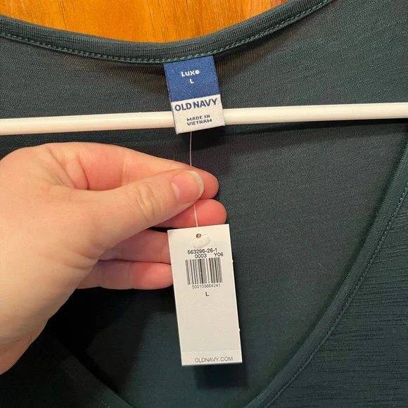 NWT Old Navy Women's Short Sleeve V-Neck Tee - Dark Green size Large - Picture 3 of 4